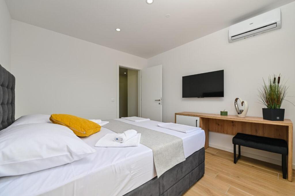 Boutique Hotel Ivy'Z โนวาลยา ภายนอก รูปภาพ