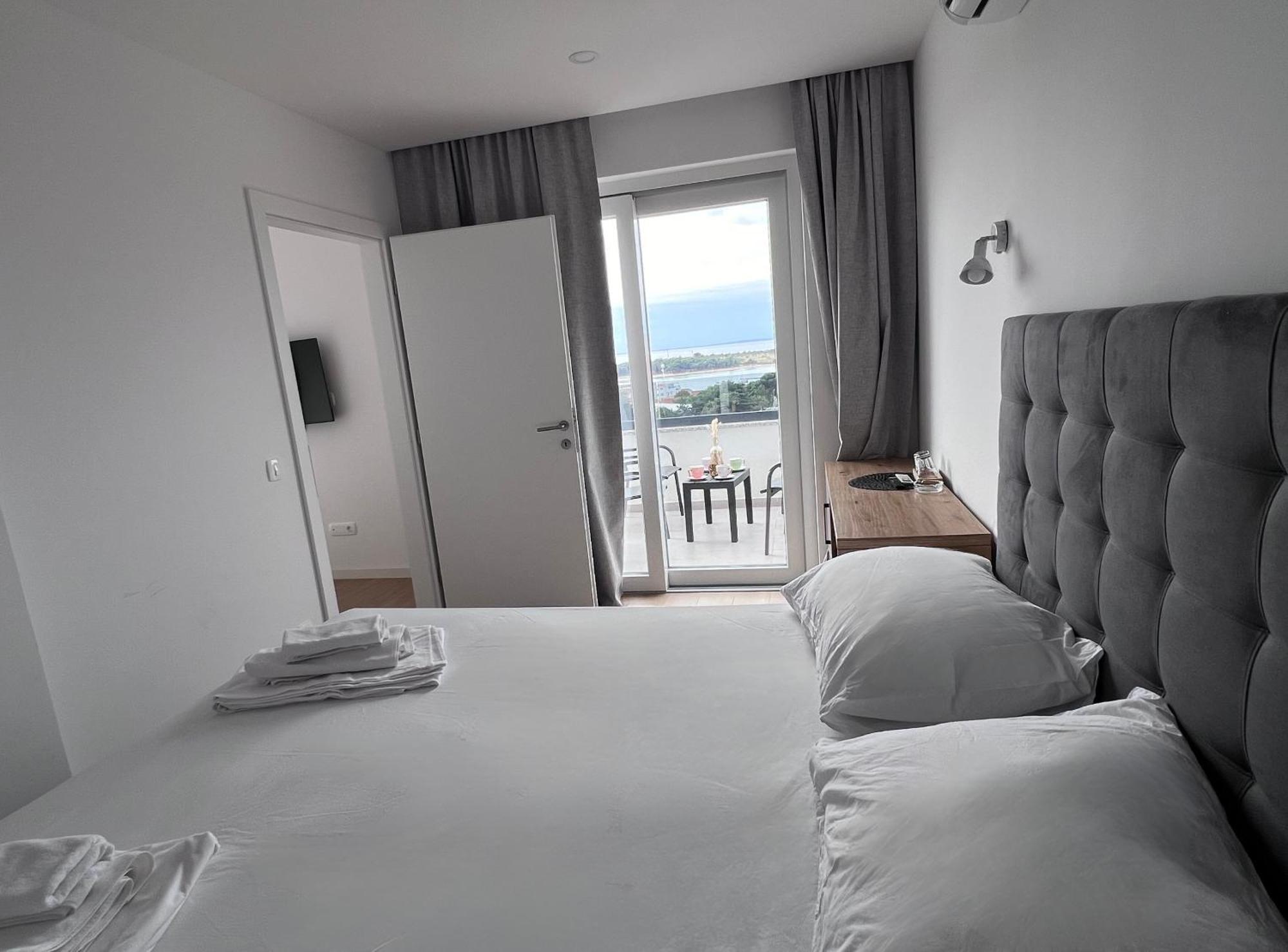 Boutique Hotel Ivy'Z โนวาลยา ภายนอก รูปภาพ