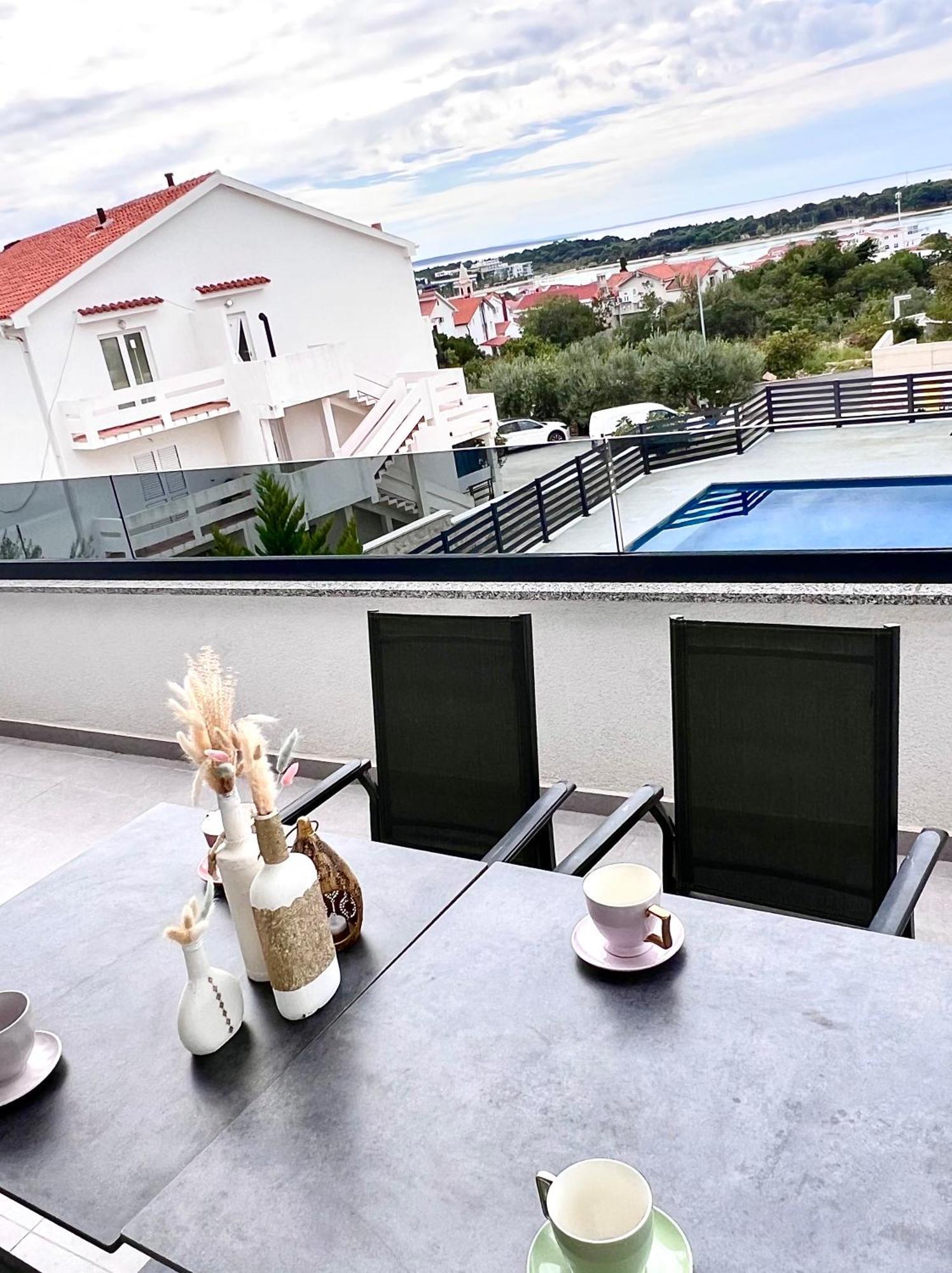 Boutique Hotel Ivy'Z โนวาลยา ภายนอก รูปภาพ
